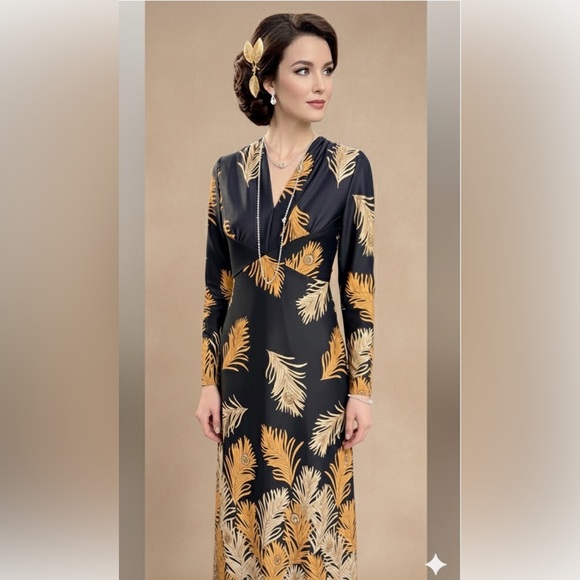 Vintage Maxi Dress Peacock Feather 70’s Print, Easy to Wear in PERFECT Condition - Picture 3 of 12